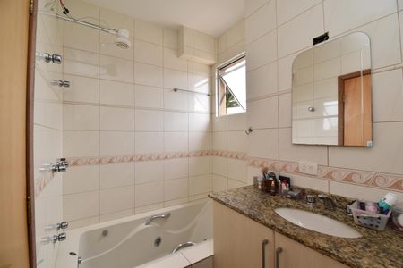 Casa para alugar com 179m², 3 quartos e 2 vagasBanheiro da Suíte