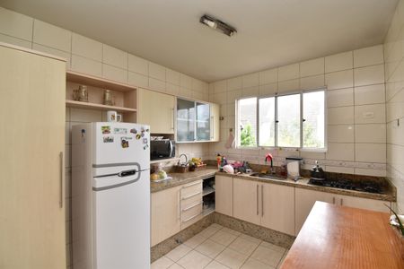 Casa para alugar com 179m², 3 quartos e 2 vagasCozinha