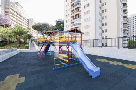 Apartamento à venda com 135m², 3 quartos e 3 vagas Apartamento à venda com 135m², 3 quartos e 3 vagasÁrea comum - Playground