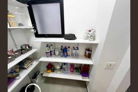 Apartamento à venda com 135m², 3 quartos e 3 vagas Apartamento à venda com 135m², 3 quartos e 3 vagasDespensa