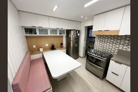 Apartamento à venda com 135m², 3 quartos e 3 vagas Apartamento à venda com 135m², 3 quartos e 3 vagasCozinha