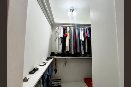 Apartamento à venda com 135m², 3 quartos e 3 vagas Apartamento à venda com 135m², 3 quartos e 3 vagasCloset da suíte
