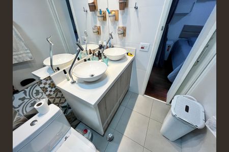 Apartamento à venda com 135m², 3 quartos e 3 vagas Apartamento à venda com 135m², 3 quartos e 3 vagasBanheiro da Suíte