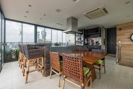 Apartamento à venda com 240m², 2 quartos e 3 vagasCozinha