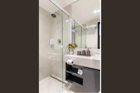 Banheiro de kitnet/studio para alugar com 1 quarto, 32m² em Jardins, São Paulo