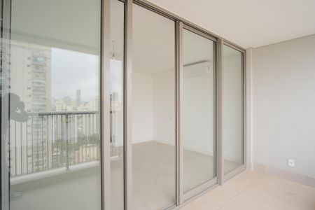 Studio à venda com 3930m², 1 quarto e 1 vagaVaranda