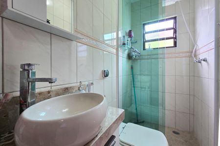 Casa à venda com 223m², 3 quartos e 2 vagas Casa à venda com 223m², 3 quartos e 2 vagasBanheiro Social