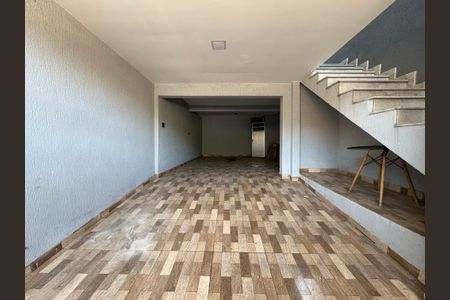 Casa à venda com 300m², 4 quartos e 3 vagas Casa à venda com 300m², 4 quartos e 3 vagasGaragem