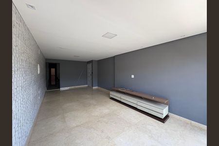 Casa à venda com 300m², 4 quartos e 3 vagas Casa à venda com 300m², 4 quartos e 3 vagasSala