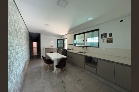 Casa à venda com 300m², 4 quartos e 3 vagas Casa à venda com 300m², 4 quartos e 3 vagasCozinha