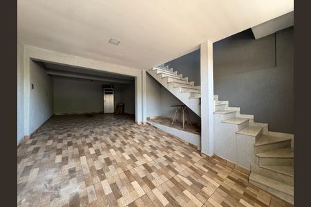 Casa à venda com 300m², 4 quartos e 3 vagas Casa à venda com 300m², 4 quartos e 3 vagasGaragem