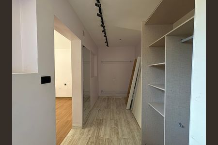 Casa à venda com 300m², 4 quartos e 3 vagas Casa à venda com 300m², 4 quartos e 3 vagasCloset quarto 4