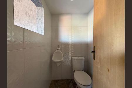 Casa à venda com 300m², 4 quartos e 3 vagas Casa à venda com 300m², 4 quartos e 3 vagasLavabo