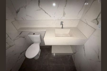 Casa à venda com 300m², 4 quartos e 3 vagas Casa à venda com 300m², 4 quartos e 3 vagasBanheiro