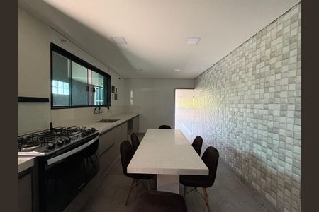 Casa à venda com 300m², 4 quartos e 3 vagas Casa à venda com 300m², 4 quartos e 3 vagasCozinha