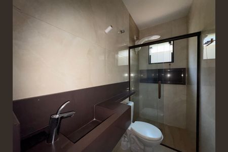 Casa à venda com 300m², 4 quartos e 3 vagas Casa à venda com 300m², 4 quartos e 3 vagasBanheiro 2