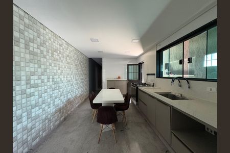 Casa à venda com 300m², 4 quartos e 3 vagas Casa à venda com 300m², 4 quartos e 3 vagasCozinha