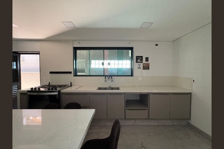 Casa à venda com 300m², 4 quartos e 3 vagas Casa à venda com 300m², 4 quartos e 3 vagasCozinha