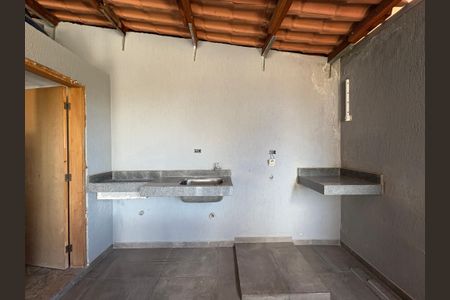 Casa à venda com 300m², 4 quartos e 3 vagas Casa à venda com 300m², 4 quartos e 3 vagasLavanderia 2