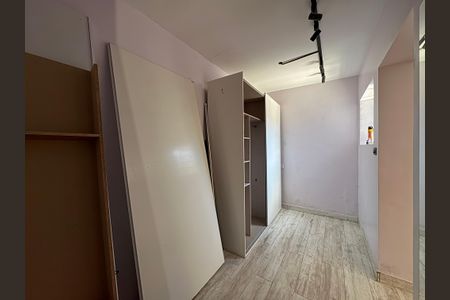 Casa à venda com 300m², 4 quartos e 3 vagas Casa à venda com 300m², 4 quartos e 3 vagasCloset quarto 4