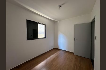 Casa à venda com 300m², 4 quartos e 3 vagas Casa à venda com 300m², 4 quartos e 3 vagasQuarto 2
