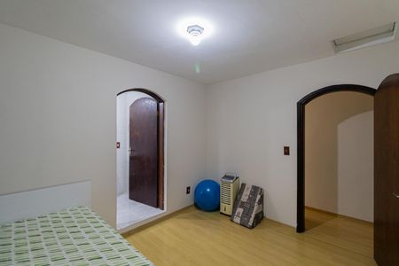 Casa à venda com 315m², 5 quartos e 4 vagasSuíte 2