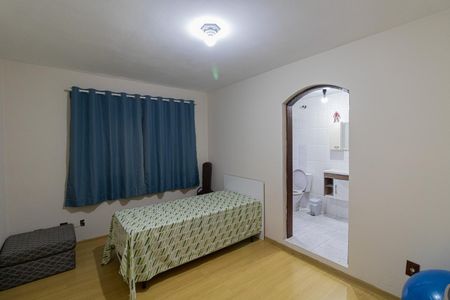 Casa à venda com 315m², 5 quartos e 4 vagasSuíte 2