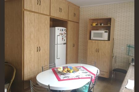 Casa à venda com 3 quartos, 243m² em Vila Guarani, São Paulo