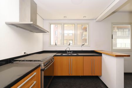 Apartamento à venda com 215m², 3 quartos e 4 vagas Apartamento à venda com 215m², 3 quartos e 4 vagasCozinha