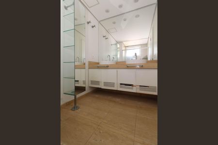 Apartamento à venda com 215m², 3 quartos e 4 vagas Apartamento à venda com 215m², 3 quartos e 4 vagasBanheiro da Suíte