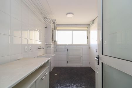 Apartamento à venda com 215m², 3 quartos e 4 vagas Apartamento à venda com 215m², 3 quartos e 4 vagasÁrea de Serviço