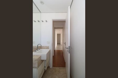 Apartamento à venda com 215m², 3 quartos e 4 vagas Apartamento à venda com 215m², 3 quartos e 4 vagasBanheiro da Suíte 3