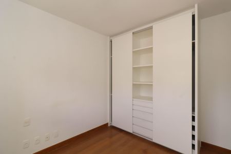 Apartamento à venda com 215m², 3 quartos e 4 vagas Apartamento à venda com 215m², 3 quartos e 4 vagasSuíte 2