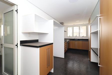 Apartamento à venda com 215m², 3 quartos e 4 vagas Apartamento à venda com 215m², 3 quartos e 4 vagasCozinha