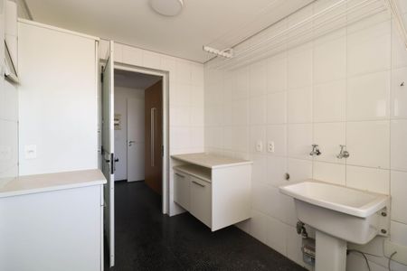 Apartamento à venda com 215m², 3 quartos e 4 vagas Apartamento à venda com 215m², 3 quartos e 4 vagasÁrea de Serviço