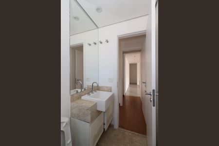 Apartamento à venda com 215m², 3 quartos e 4 vagas Apartamento à venda com 215m², 3 quartos e 4 vagasBanheiro da Suíte 3