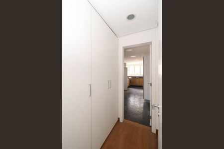 Apartamento à venda com 215m², 3 quartos e 4 vagas Apartamento à venda com 215m², 3 quartos e 4 vagasDespensa