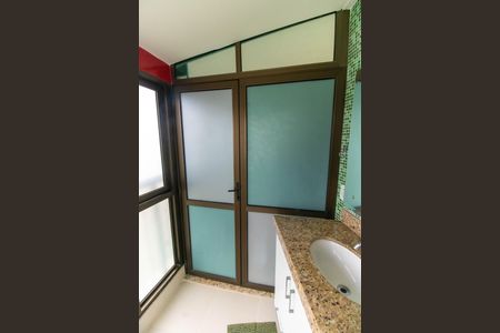 Apartamento à venda com 100m², 2 quartos e 2 vagasBanheiro da Suíte