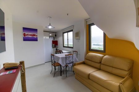 Sala de apartamento para alugar com 2 quartos, 100m² em Camboinhas, Niterói