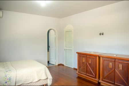 Casa para alugar com 5 quartos, 550m² em Jardim Goiás, Goiânia