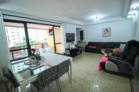 Apartamento à venda com 120m², 3 quartos e 3 vagas Apartamento à venda com 120m², 3 quartos e 3 vagasSala