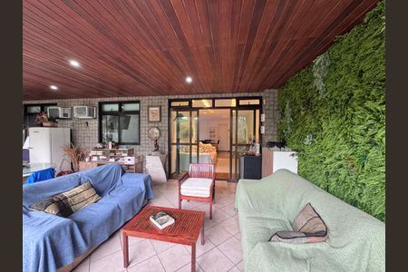 Apartamento à venda com 130m², 3 quartos e 3 vagas Apartamento à venda com 130m², 3 quartos e 3 vagasVaranda