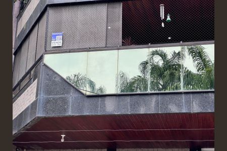 Apartamento à venda com 130m², 3 quartos e 3 vagas Apartamento à venda com 130m², 3 quartos e 3 vagasPlaquinha Quinto Andar