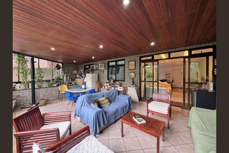 Apartamento à venda com 130m², 3 quartos e 3 vagas Apartamento à venda com 130m², 3 quartos e 3 vagasVaranda