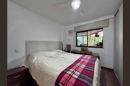 Apartamento à venda com 130m², 3 quartos e 3 vagas Apartamento à venda com 130m², 3 quartos e 3 vagasSuíte