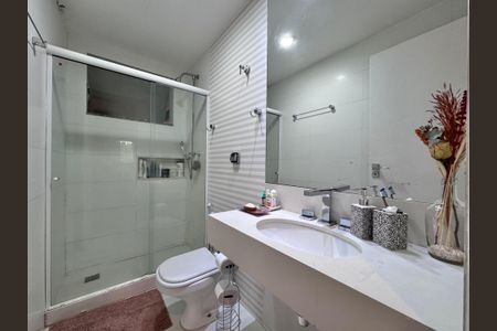 Apartamento à venda com 130m², 3 quartos e 3 vagas Apartamento à venda com 130m², 3 quartos e 3 vagasBanheiro Social