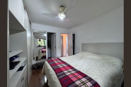 Apartamento à venda com 130m², 3 quartos e 3 vagas Apartamento à venda com 130m², 3 quartos e 3 vagasSuíte