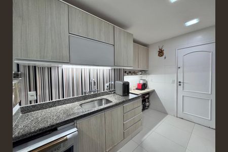 Apartamento à venda com 130m², 3 quartos e 3 vagas Apartamento à venda com 130m², 3 quartos e 3 vagasCozinha e Área de Serviço