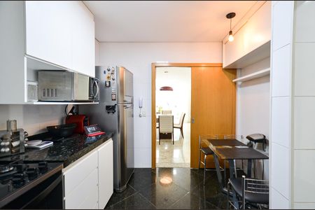 Apartamento à venda com 210m², 4 quartos e 2 vagas Apartamento à venda com 210m², 4 quartos e 2 vagasCozinha