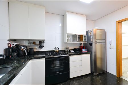 Apartamento à venda com 210m², 4 quartos e 2 vagas Apartamento à venda com 210m², 4 quartos e 2 vagasCozinha